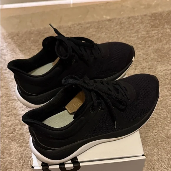 lululemon athletica Chargefeel Workout Low Black Sneakers - Picture 7 of 10